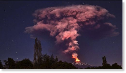 Villarica volcano erupts