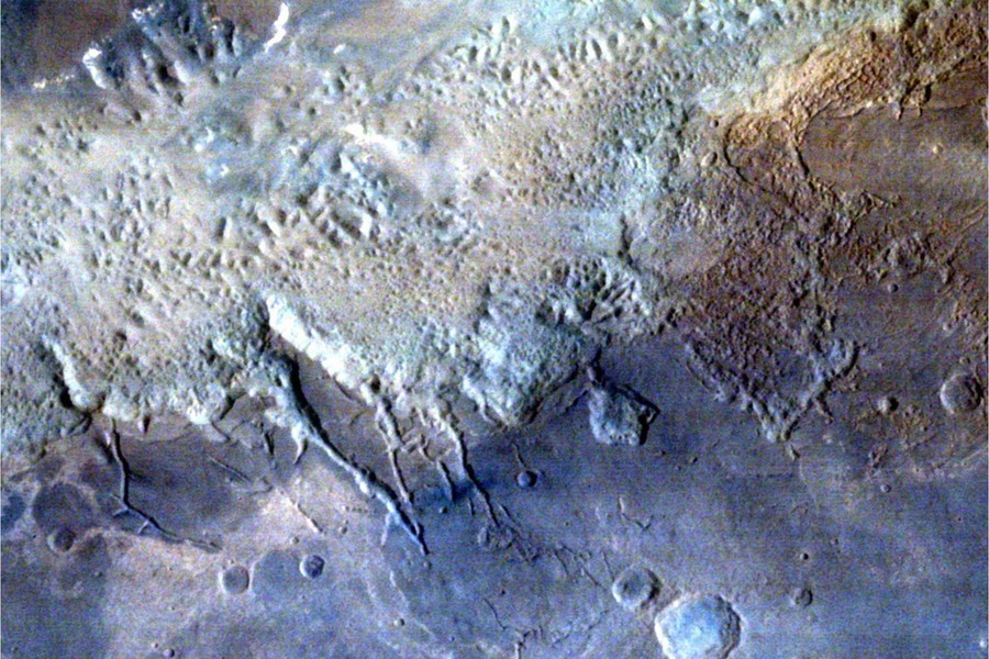 Najnovije snimke Marsa i njegove površine.