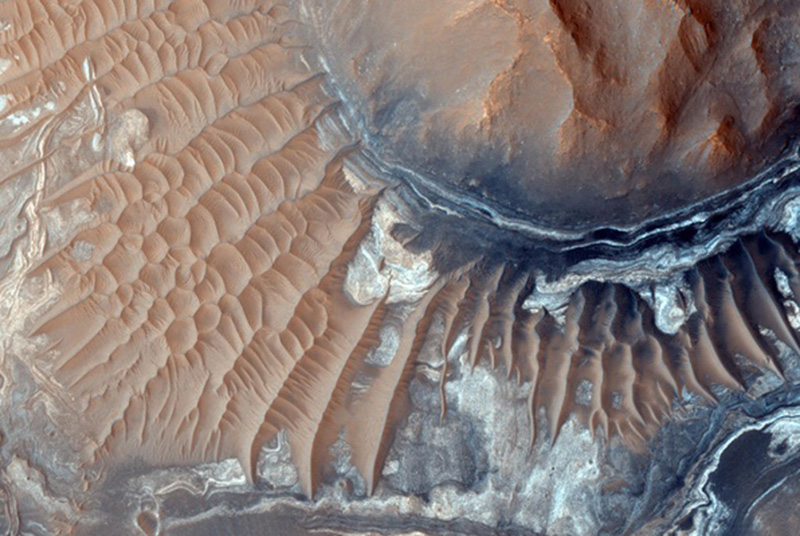 Otkrivena tekuća voda na Marsu.
