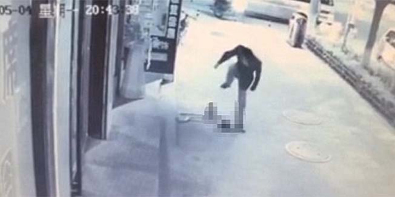 Kina: Muškarac iz čista mira brutalno napao trogodišnjeg dječaka.