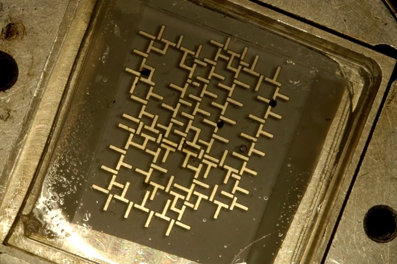 Bioinženjeri sa Sveučilišta Stanford razvili procesor koji umjesto elektrona koristi kapljice vode.