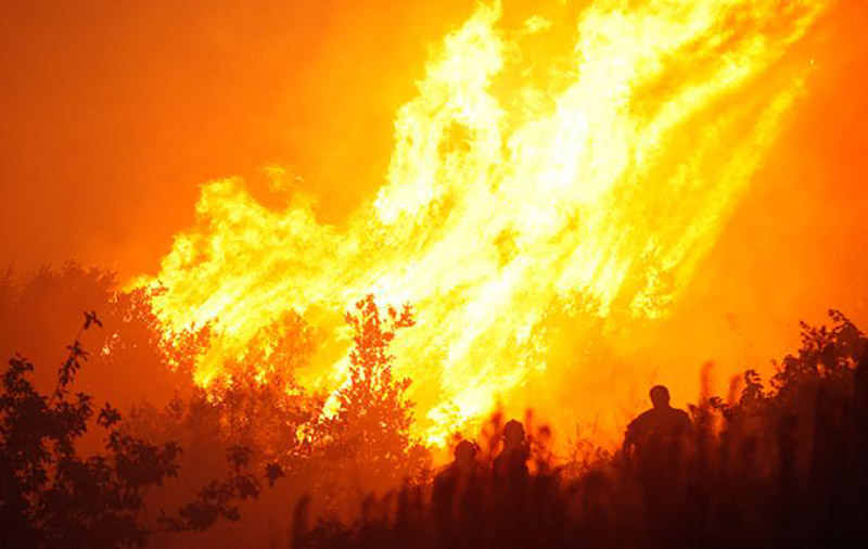 Francuska: Na jugozapadu zemlje nastavlja se borba s velikim šumskim požarom.
