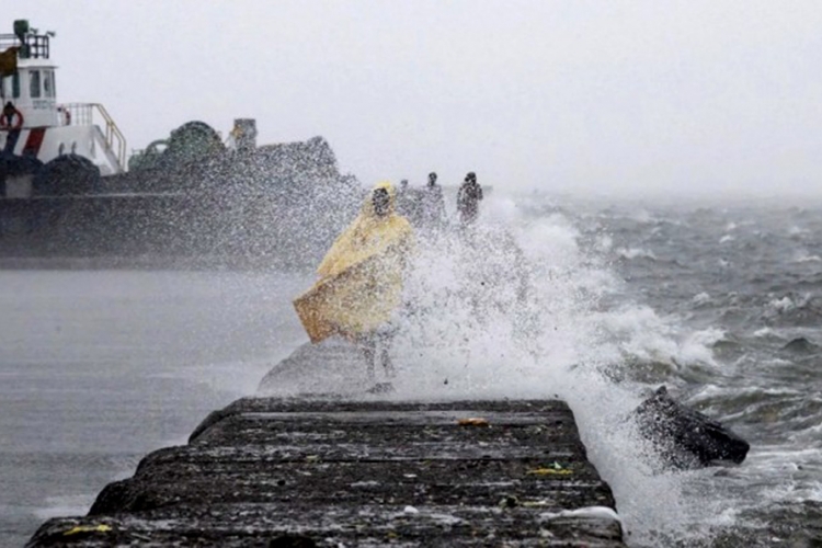 Na Filipinima prve žrtve tajfuna Goni.