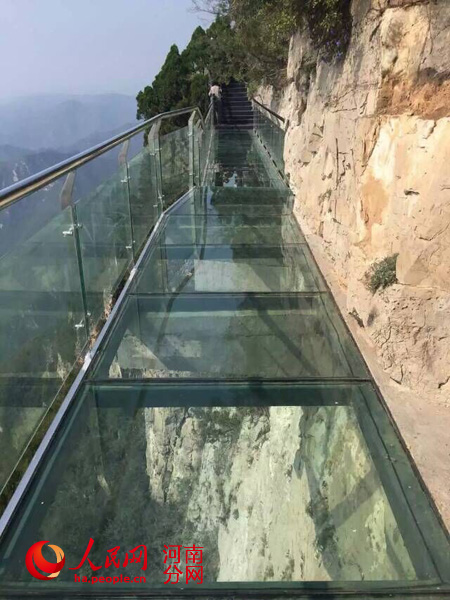 Klikni za povećanje Yuntaishan glass path