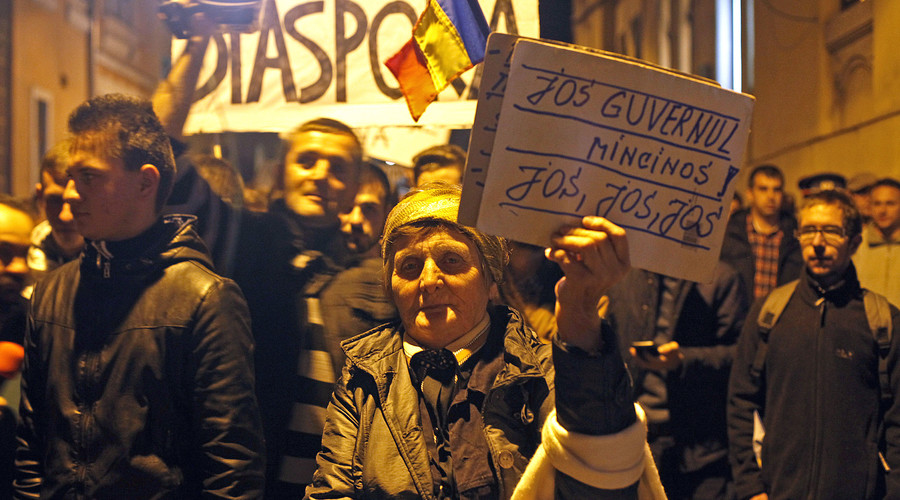 Romanian government protests resigns