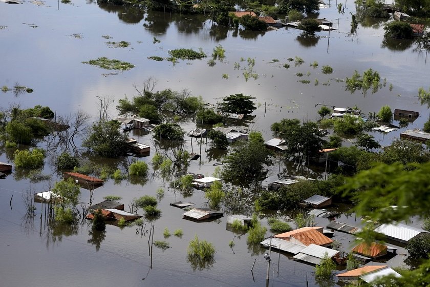 U dijelovima Južne Amerike u poplavama poginulo najmanje 5 osoba, dok je 150.000 napustilo svoje domove