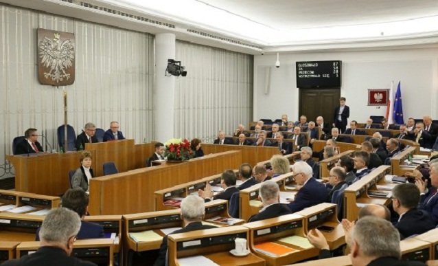 Poljska: Nova vlada preuzela kontrolu nad Ustavnim sudom i time dobila neograničene ovlasti
