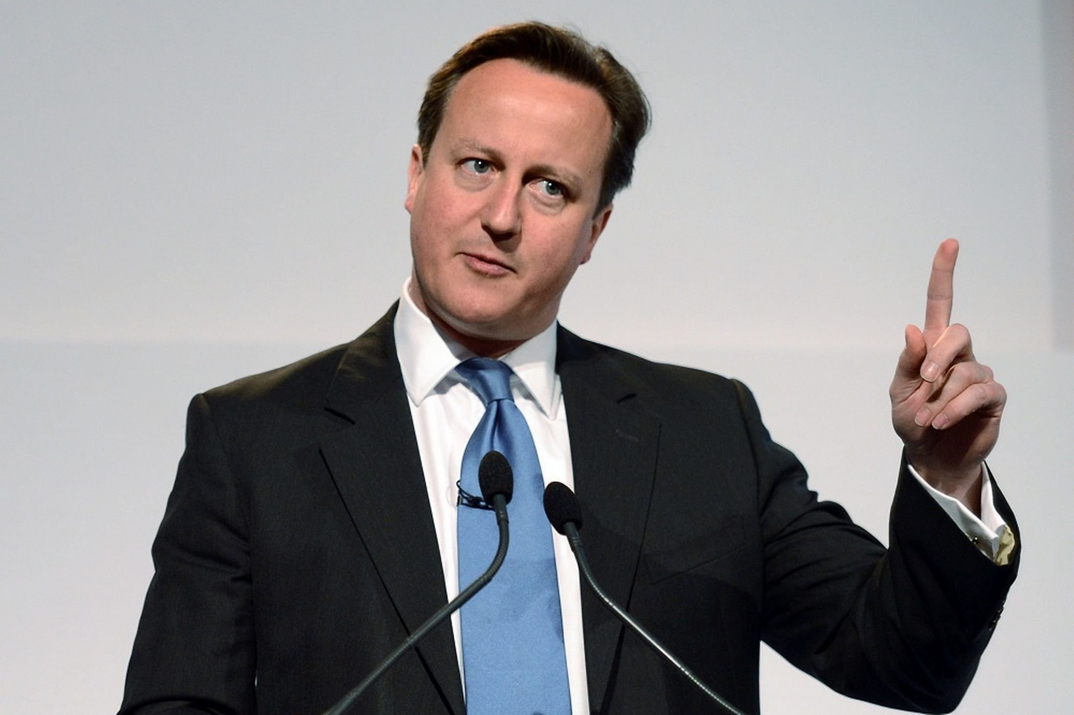 Klikni za povećanje David Cameron izjavio da je njegova ranija tvrdnja o broju umjerenih pobunjenika u Siriji bila pogrešna