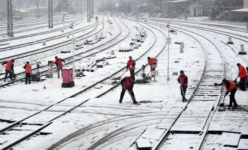 snijeg na željeznici