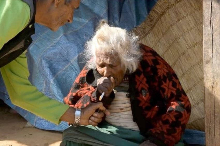 Nepalka tvrdi: Pušim više od 95 godina, zbog toga sam preživjela dugo