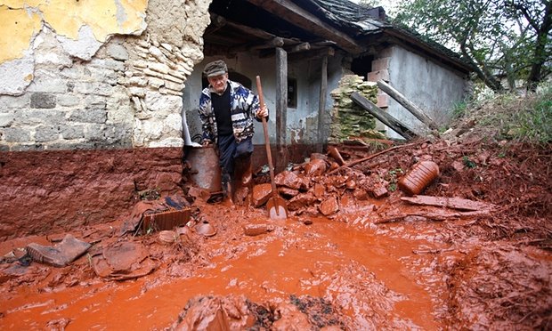 Mađarski sud oslobodio krivnje 15 osoba optuženih za nemar zbog izlijevanja otrovnog crvenog blata 2010., najgore ekološke katastrofe u toj zemlji kada je poginulo 10 ljudi i uništeno stotine kuća
