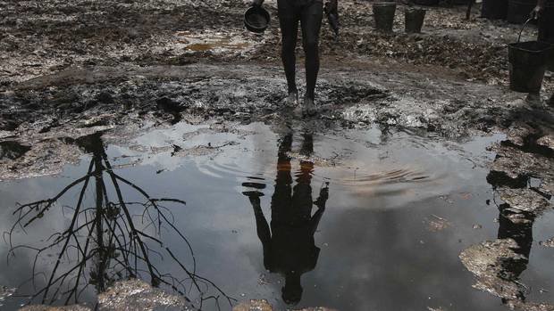 Nigerija, hiljade barela nafte se izlilo posle bombaških napada