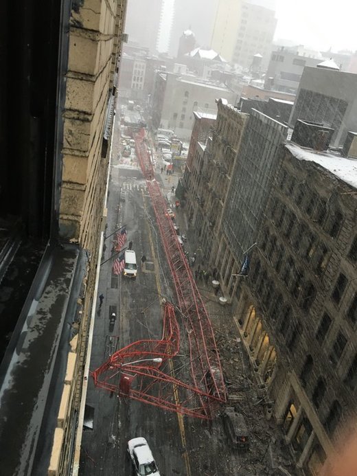 New York: Srušila se građevinska dizalica na Manhattanu, jedna osoba poginula