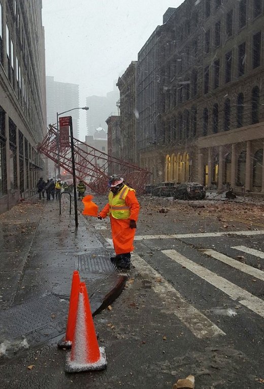 New York: Srušila se građevinska dizalica na Manhattanu, jedna osoba poginula