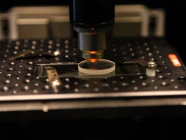  Naučnici stvorili disk od stakla koji zapis može da sačuva milijardama godina