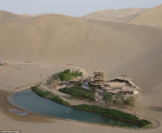 Smaragdni dragulj u pijesku: Jezero u kineskoj pustinji postoji najmanje 2000 godina
