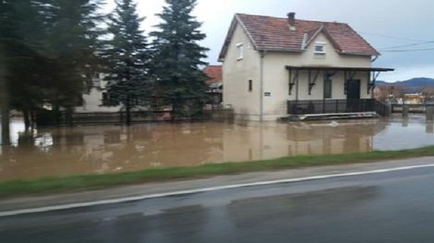 Klikni za povećanje Poplave u Srbiji, vanredno u Lučanima i Arilju