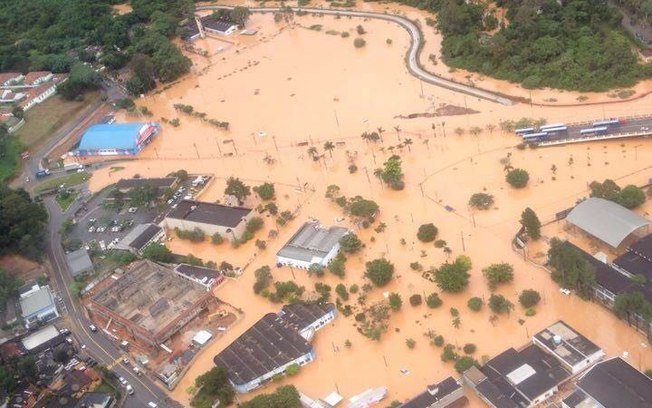 U Brazilu u klizištima i poplavama, izazvanim obilnim padavinama, poginulo najmanje 15 osoba