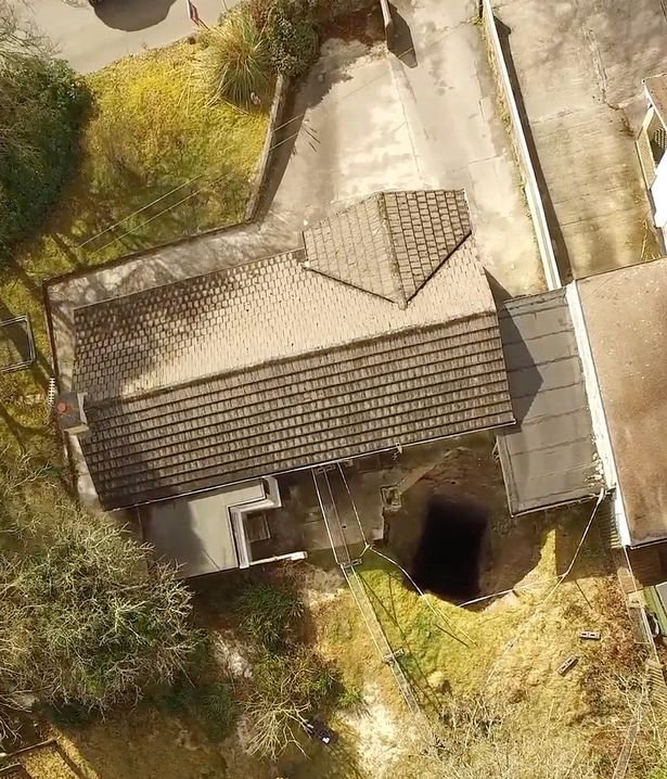 Velika Britanija: Rupa duboka skoro 100 metara otvorila se u Kornvolu