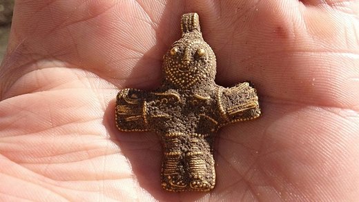 Drevni križ, kojeg je pronašao arheolog-amater, mogao bi promijeniti krščansku povijest Danske