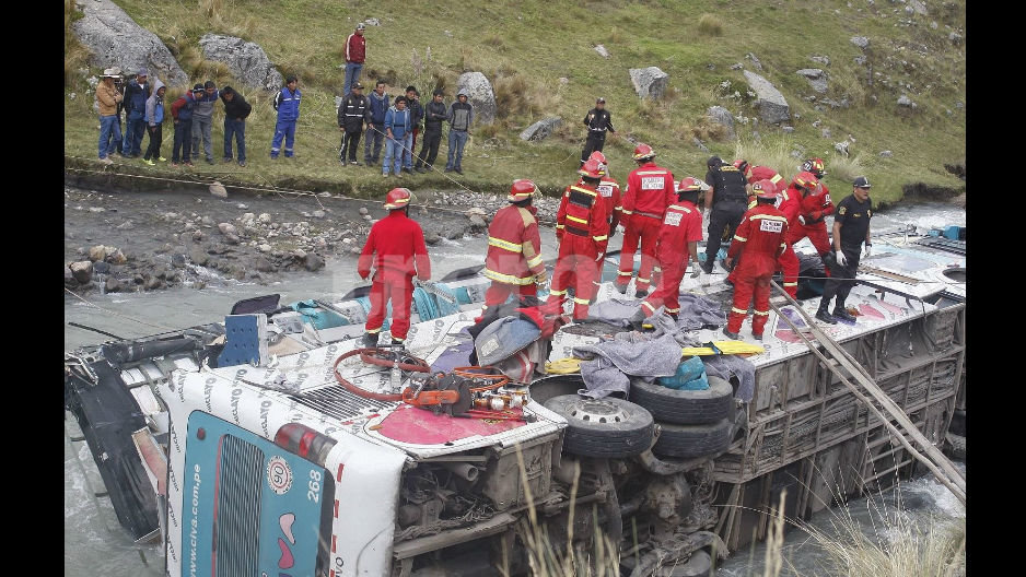 Peru: Autobus sletio u rijeku u Andima, najmanje 23 osobe poginule a 32 povrijeđene