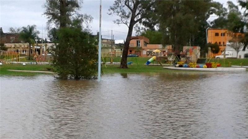 Snažne oluje i obilni pljuskovi i dalje pogađaju Argentinu i Urugvaj