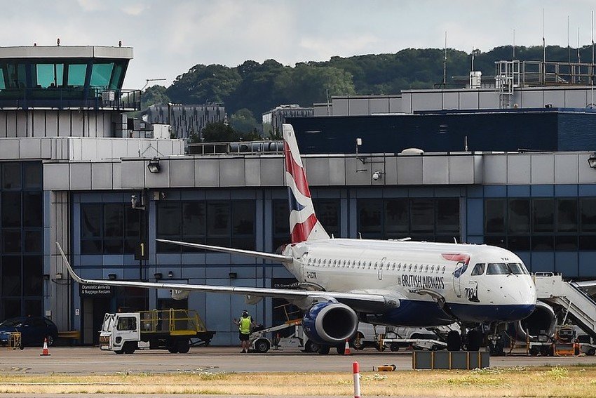 Dok je slijetao na aerodrom Heathrow u putnički avion udario u dron