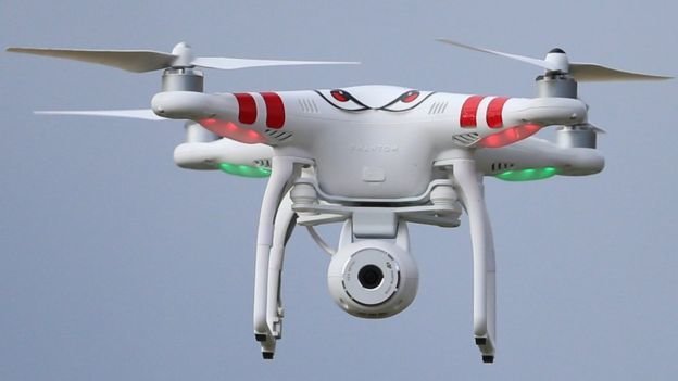 Klikni za povećanje Dok je slijetao na aerodrom Heathrow u putnički avion udario u dron