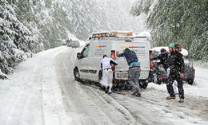 Snježne padavine Austrija: 1 osoba poginula, desetine hiljada bez struje