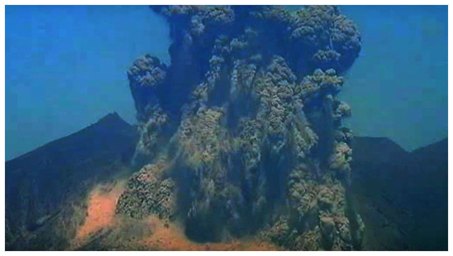 Vulkan Sakurajima se spektakularno budi nakon serije japanskih potresa, eksplozija pepela visoka 3700 metara