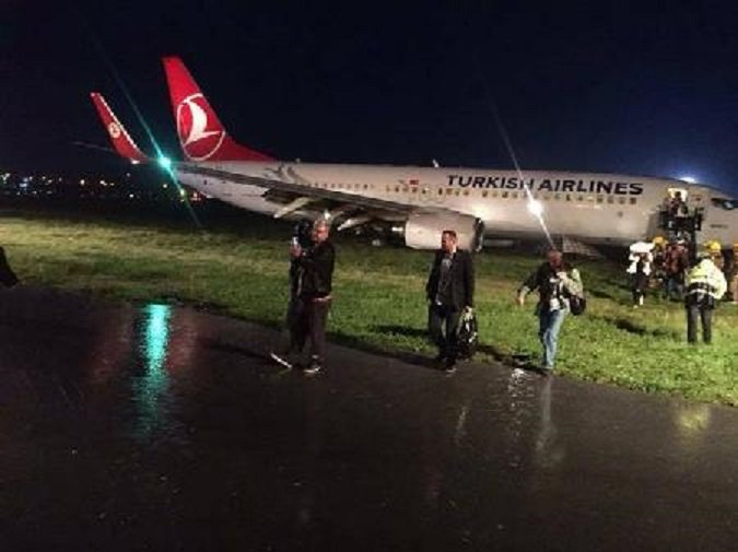 Priština: Zbog jake kiše putnički avion skliznuo sa piste prilikom slijetanja