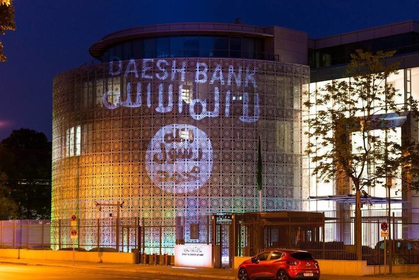 Berlin: Aktivisti za ljudska prava na zgradi ambasade Saudijske Arabije napravili projekciju i ispisali IDIL-ova banka