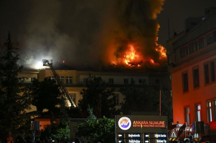 U glavnom gradu Turske izbio požar u bolnici 