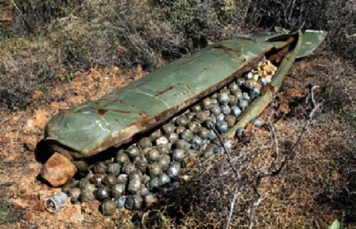 Klikni za povećanje Britanske kazetne bombe nađene u jemenskom selu meti Saudijske Arabije