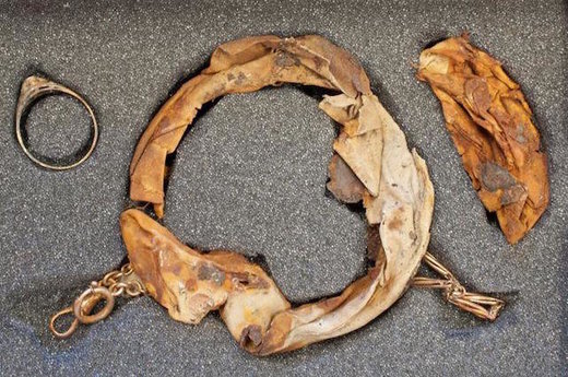 U Auschwitz muzeju otkriven nakit umetnut u lažno dno šoljice