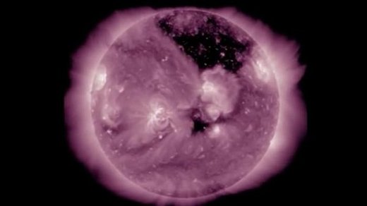 NASA motri ogromnu koronalnu rupu na Suncu 