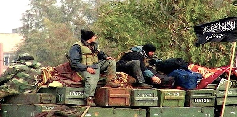 Novi snimci kolone kamiona sa borbenom tehnikom iz Turske za teroriste u Siriji
