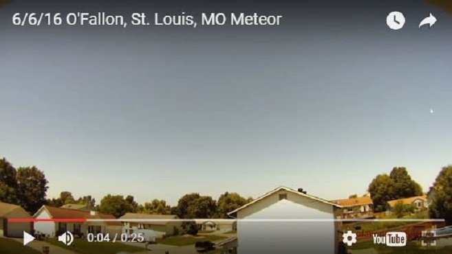 Brojni izvještaji o meteorskoj vatrenoj lopti iznad St. Louis, američkog srednjeg zapada
