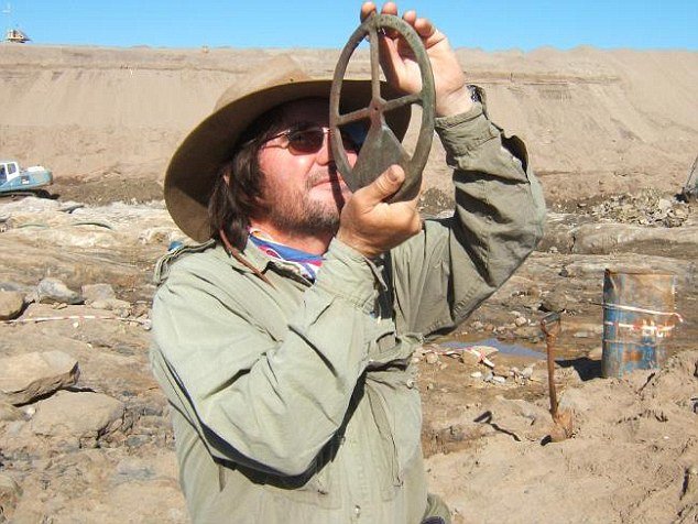 U pustinji Namibije pronađena, zakopana u prijesku, olupina broda stara 500 godina sa velikim blagom