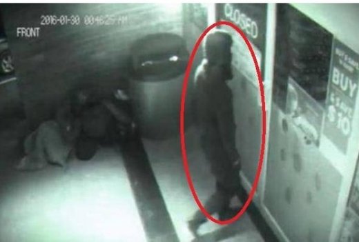 Čovjek prošao kroz zatvorena vrata, neobičan događaj snimile kamere za nadgledanje