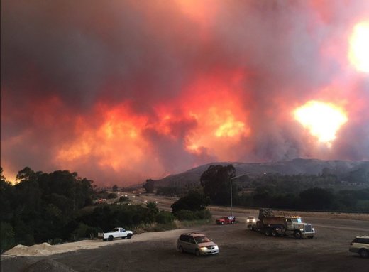 Divlji požar izvan kontrole u Santa Barbari, Kalifornija