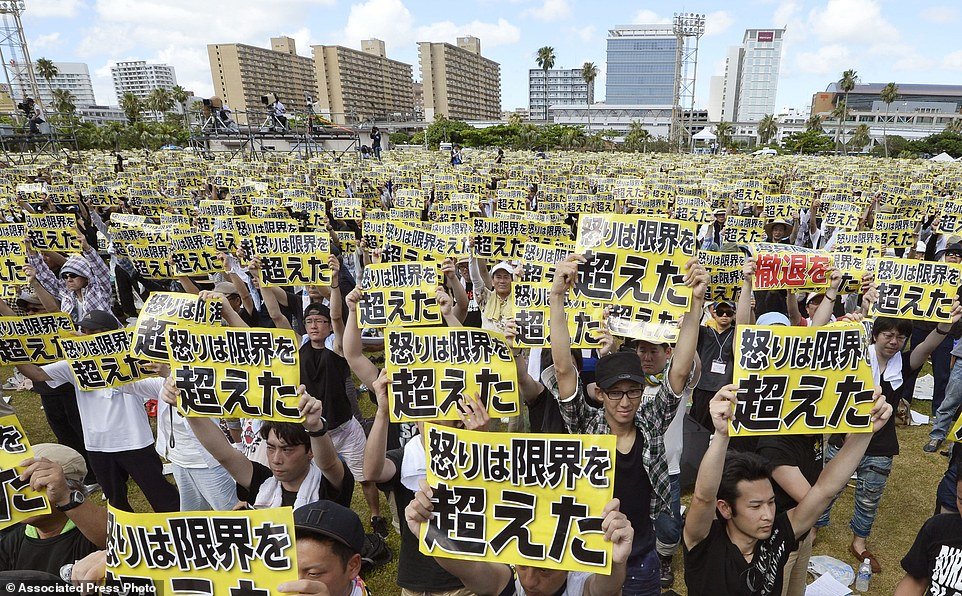 Više hiljada ljudi su stupili u prosvjede protiv prisutnosti američkih vojnih baza na japanskom otoku Okinawa