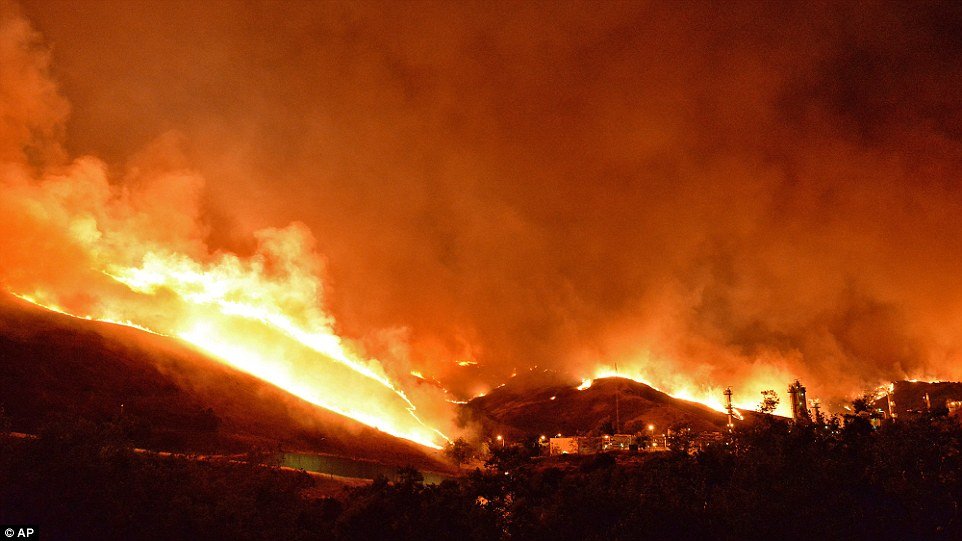 Požari diljem SAD-a: U Kaliforniji, Nevadi i Arizoni proglašena opasnost, u Novom Meksiku uništeno dvadesetak kuća