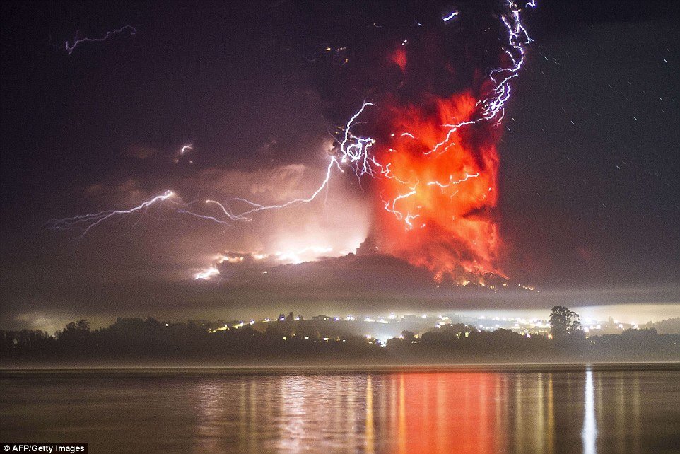 Znanstvenici otkrili uzrok neobičnog i nasilnog oblika munja koje se pojavljuju pri erupcijama vulkana