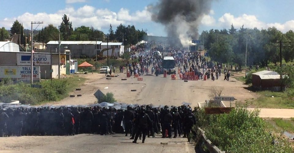 Protesti nastavnika u Meksiku: Maskirani pojedinci bacali Molotovljeve koktele i pucali na policiju i civile
