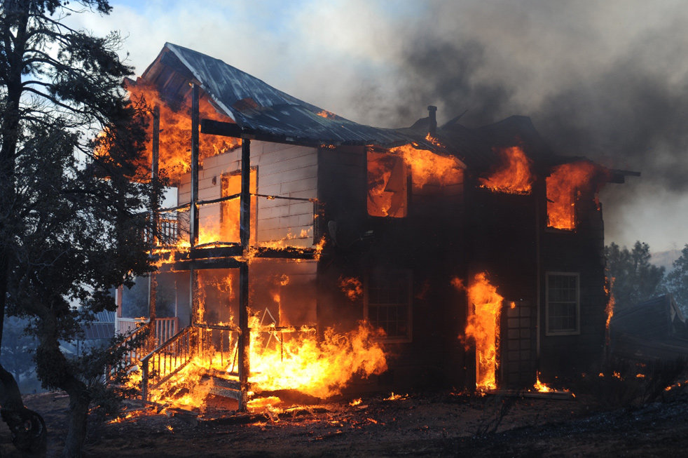 Kalifornija: U regiji Kern bjesni šumski požar, najmanje 2 osobe poginule
