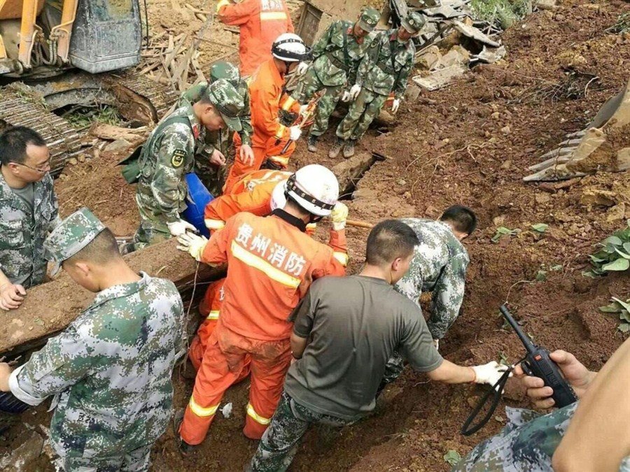 Najmanje 1 osoba poginula, a 20 zatrpano u klizištu na jugozapadu Kine