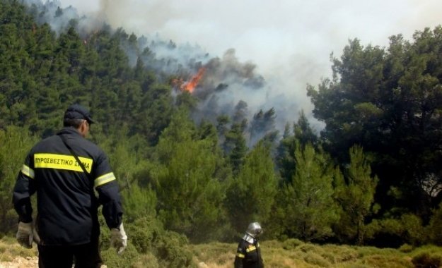 Zbog jakih vjetrova teškoće u borbi protiv požara na Kritu