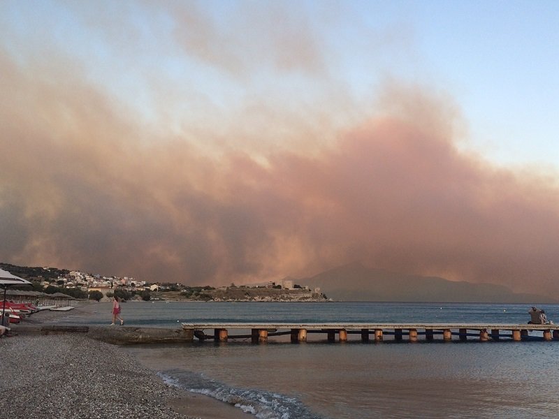 Jak vjetar otežava gašenje požara na grčkim ostrvima Samos i Andros