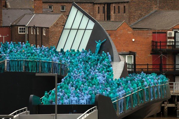 Počast pomorskom nasljeđu gradića Hal u Britaniji: Ljudi ofarbani u plavo prošetali gradom